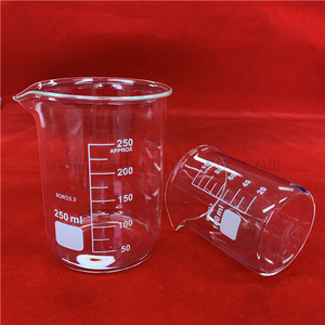 Bécher en verre à haute teneur en borosilicate de laboratoire à échelle claire