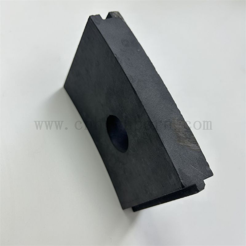 Carte de carbure de silicium noir isolant avec drap en céramique résistant aux trous