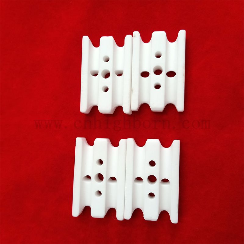 Résistance à 95% AL2O3 Alumine en céramique Isolateur partie en céramique avec trou