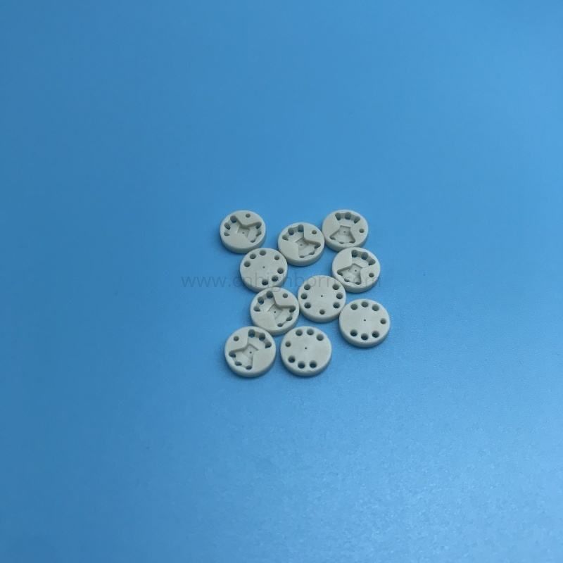 Substrat perforé en étoile en céramique de nitrure d'aluminium AlN personnalisé