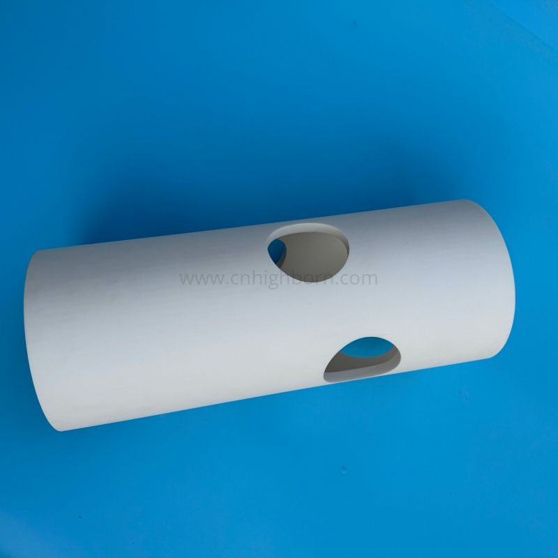 Tubes en céramique adaptés aux besoins du client des tuyaux poreux Al2O3 d'alumine de 95%