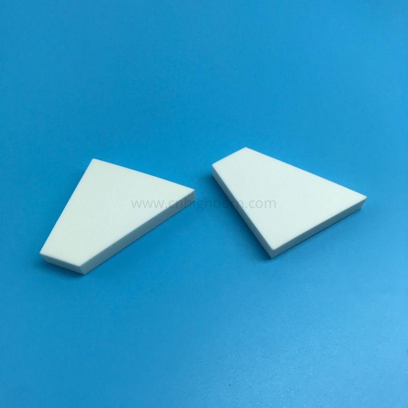 Revêtement en céramique de la feuille trapézoïdale en céramique Al2O3 d'alumine de 95%