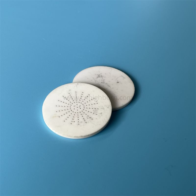 Plaque d'alumine à disque en céramique 95 % Al2O3 avec trous
