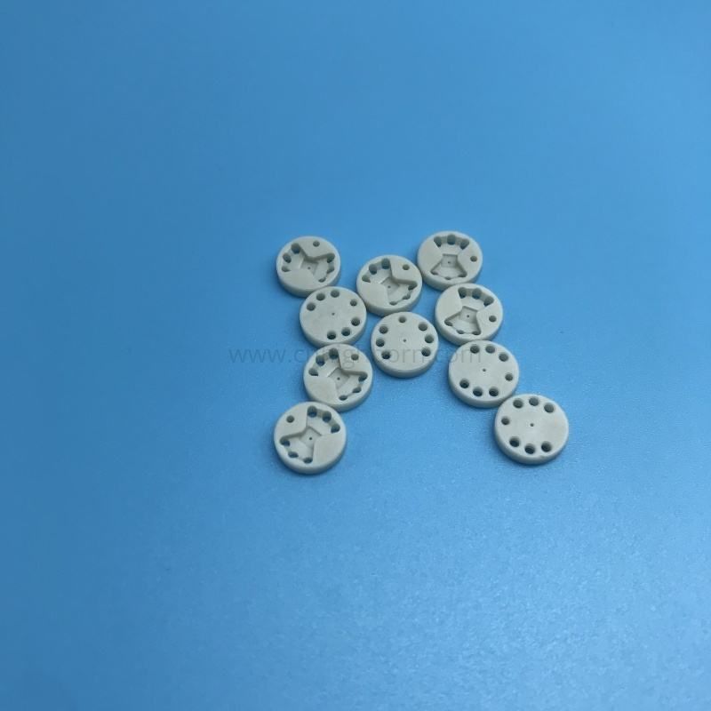 Substrat perforé en étoile en céramique de nitrure d'aluminium AlN personnalisé