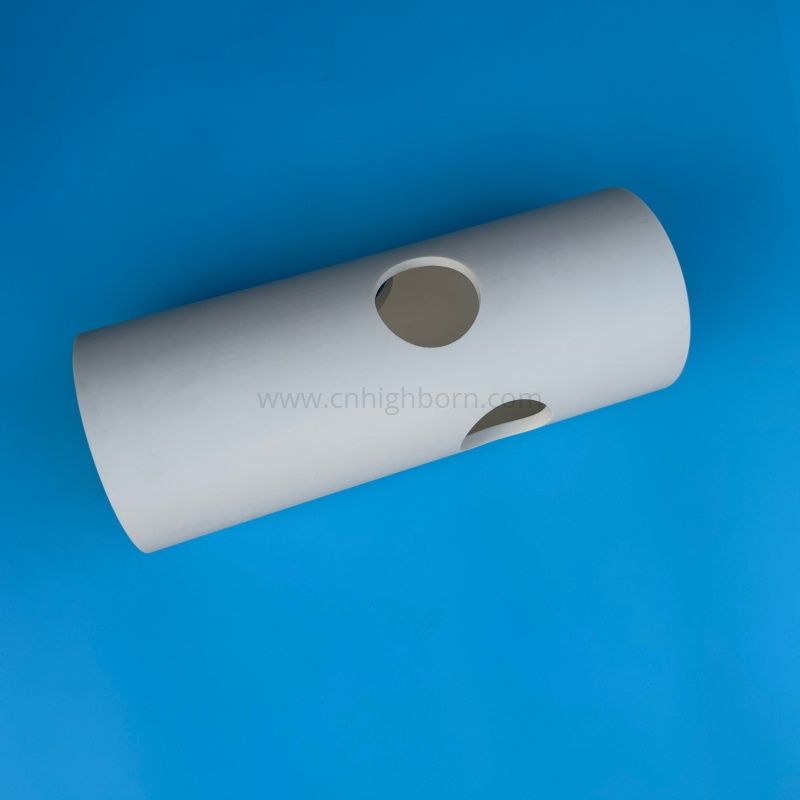 Tubes en céramique adaptés aux besoins du client des tuyaux poreux Al2O3 d'alumine de 95%