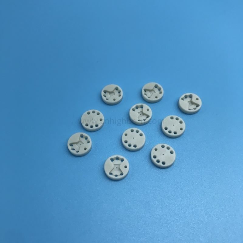 Substrat perforé en étoile en céramique de nitrure d'aluminium AlN personnalisé