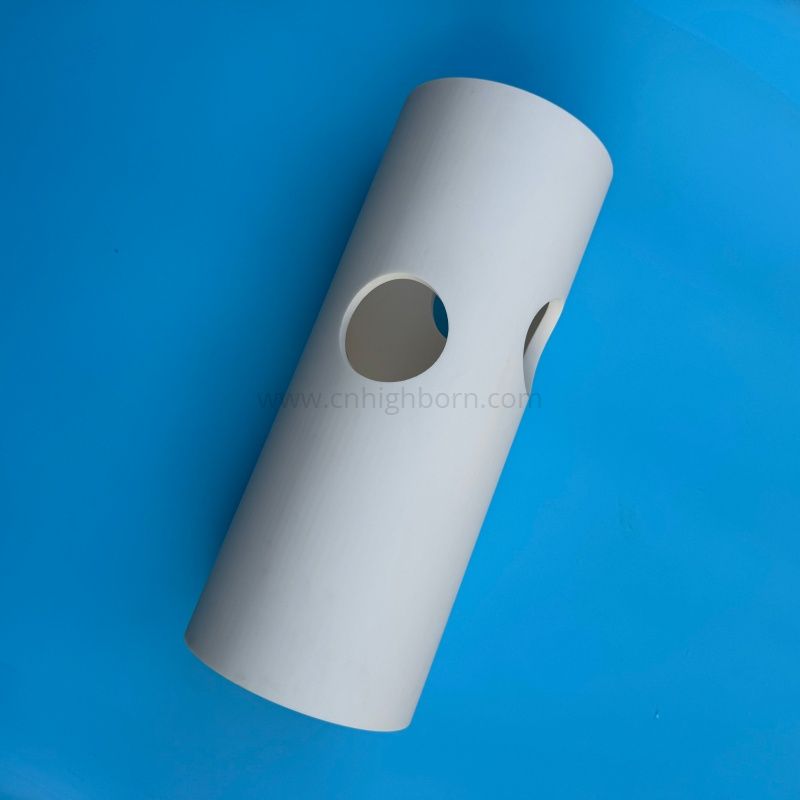 Tubes en céramique adaptés aux besoins du client des tuyaux poreux Al2O3 d'alumine de 95%