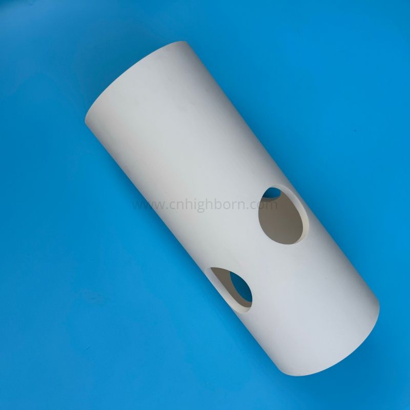 Tubes en céramique adaptés aux besoins du client des tuyaux poreux Al2O3 d'alumine de 95%