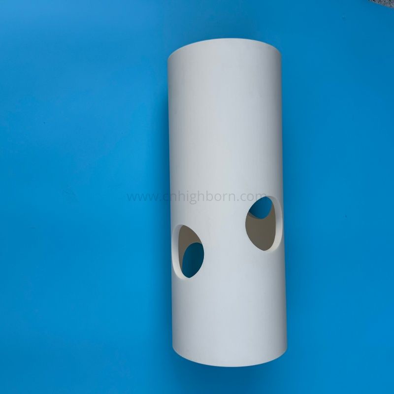 Tubes en céramique adaptés aux besoins du client des tuyaux poreux Al2O3 d'alumine de 95%