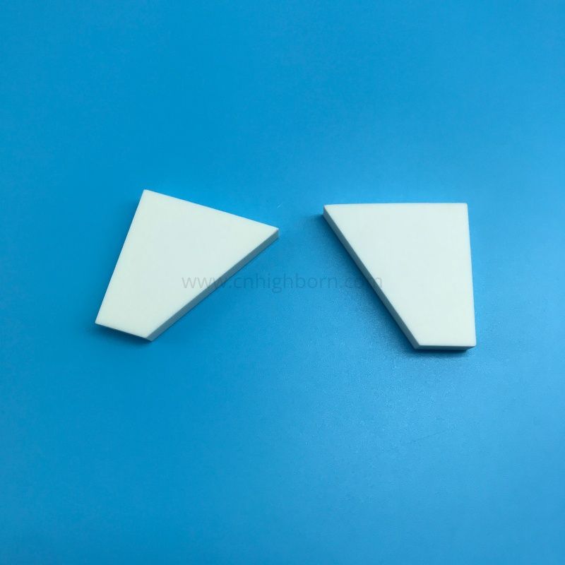 Revêtement en céramique de la feuille trapézoïdale en céramique Al2O3 d'alumine de 95%